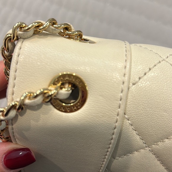 CHANEL
Sheepskin Quilted Medium Vintage Mademoiselle Flap bag - Picture 11 of 12